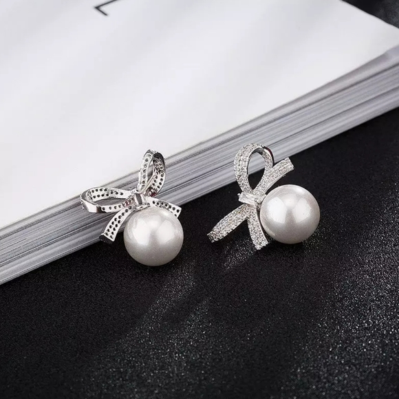 Elegant Micro Cubic Zirconia Bowknot Stud Earrings - Picture 4 of 4